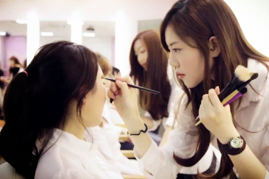 Hãy lựa chọn sáng suốt “người thầy” trên con đường tương lai