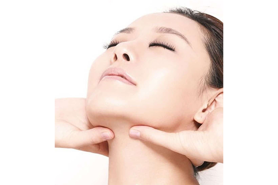 Massage cằm thường xuyên giúp ích cho gương mặt