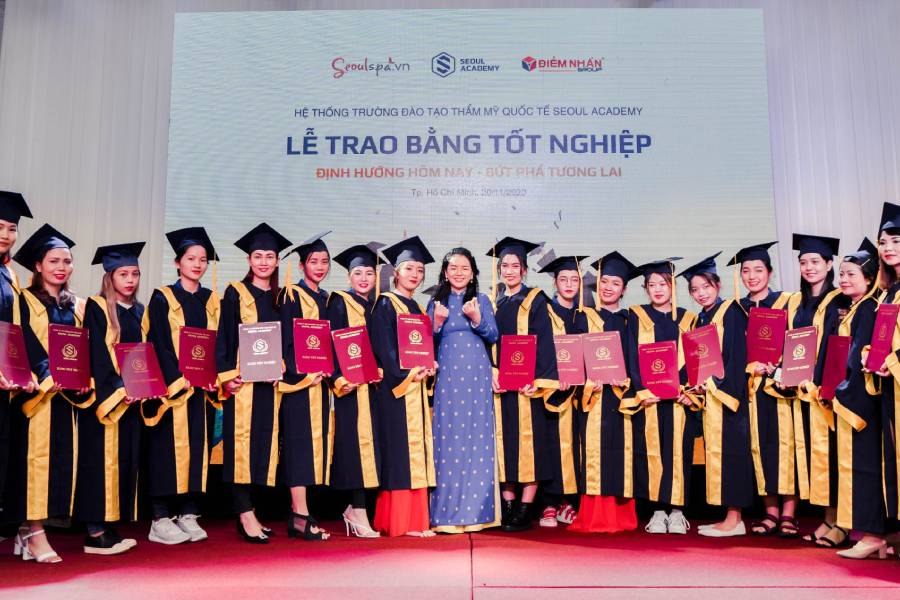 Sở hữu tấm bằng chứng nhận sẽ giúp bạn tìm kiếm việc làm dễ dàng hơn