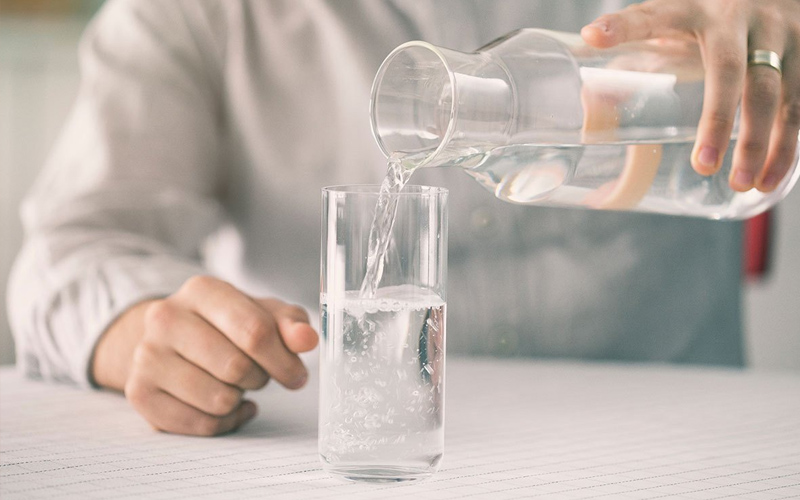 Uống đầy đủ nước mỗi ngày
