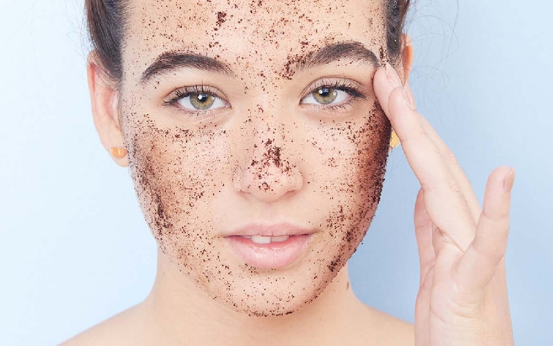 Tẩy tế bào chết cho da thường xuyên để kích thích các tế bào da mới phát triển