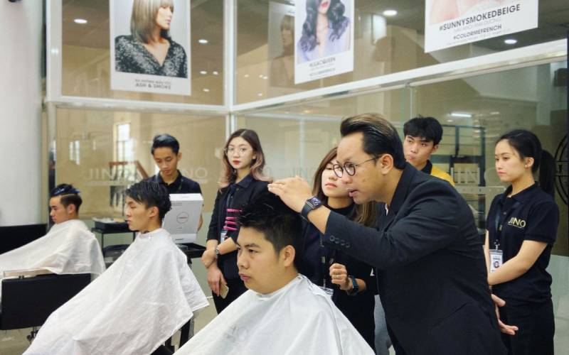 Học cắt tóc hiện nay là sự lựa chọn của nhiều bạn trẻ