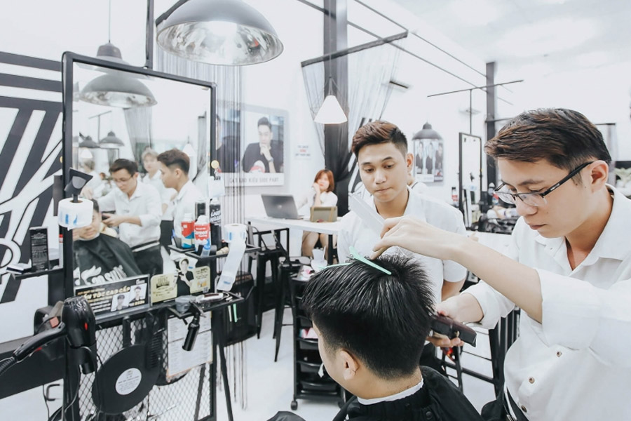 Hoc trực tiếp tại salon