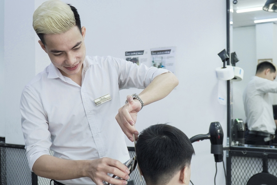 Bạn sẽ trở thành nhà tạo mẫu tóc chuyên nghiệp khi chăm chỉ và siêng năng thực hành