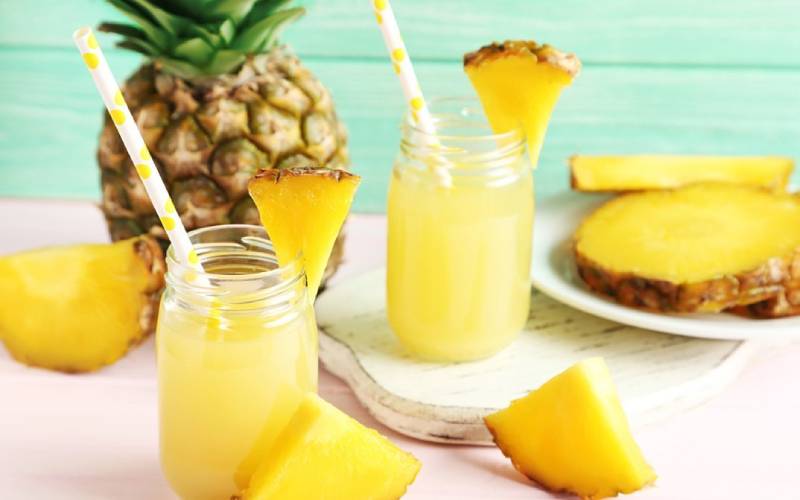 Uống nước dứa, ăn dứa trong vòng 2 tháng sẽ giúp màu môi lên đẹp