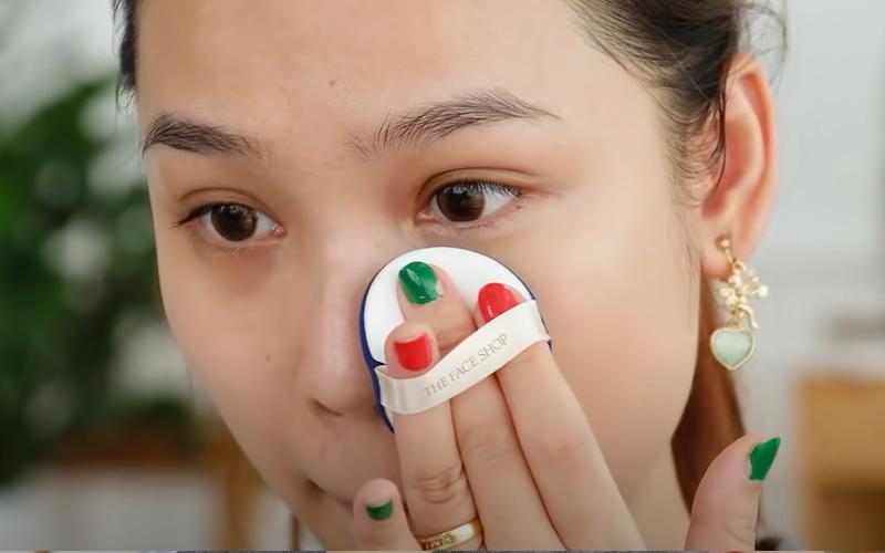 Bạn chỉ nên chấm phấn một cách nhẹ nhàng