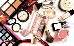 Không thể thiếu đi bộ dụng cụ makeup