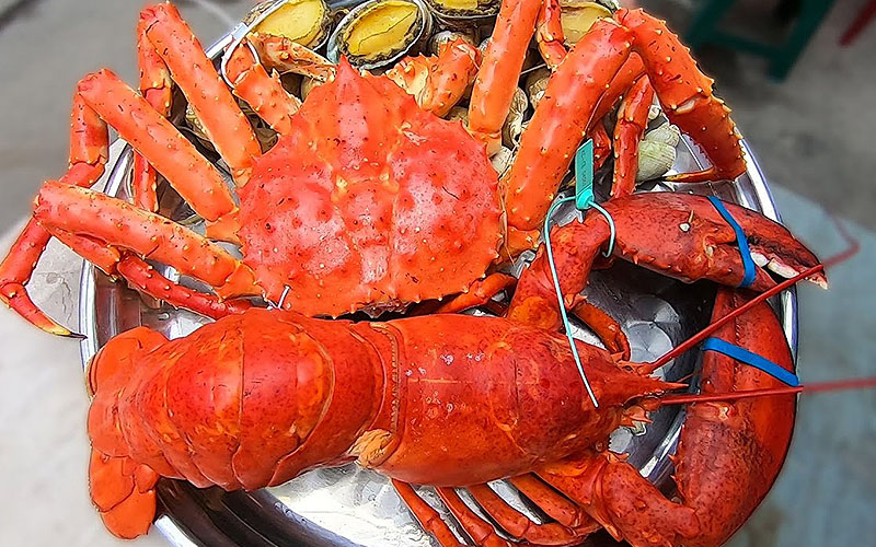 Phun môi kiêng hải sản bao lâu, đặc biệt là với tôm và cua