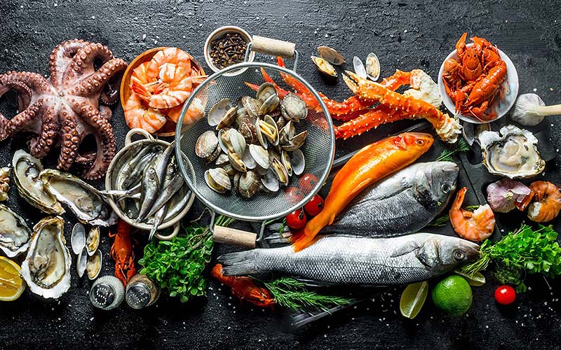 Phun môi kiêng hải sản bao lâu sẽ dựa vào nhóm cơ địa của mỗi người