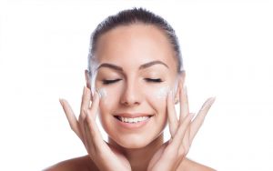 Nên mát xa mặt khi skincare