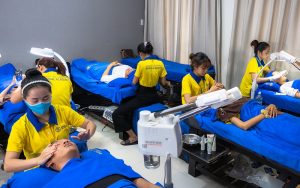 Chuyên viên nghề spa là người trực tiếp làm đẹp cho khách hàng