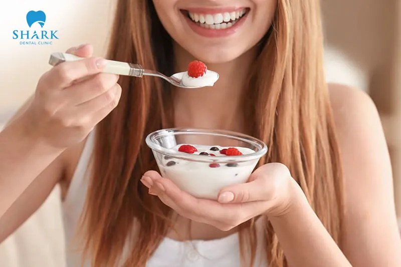 Cạo vôi răng xong cần kiêng cử để hạn chế kích ứng đến răng