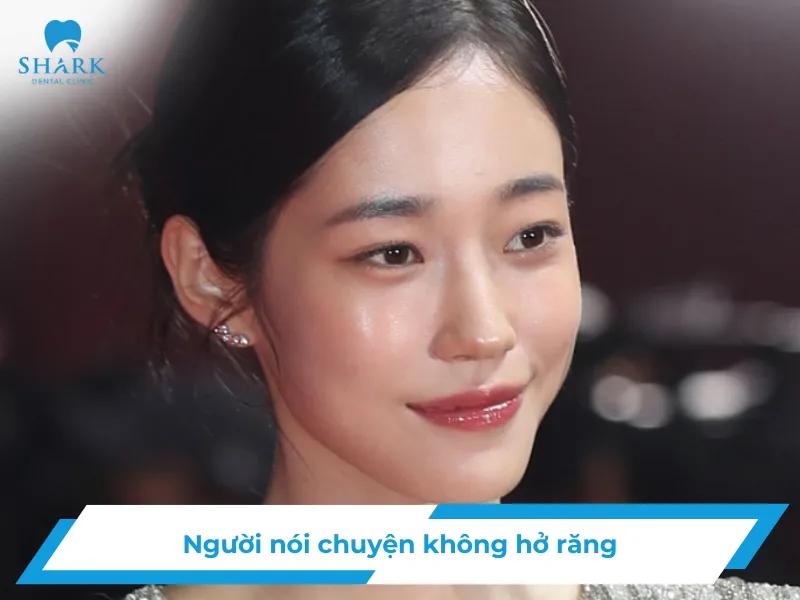 Người nói chuyện không hở răng