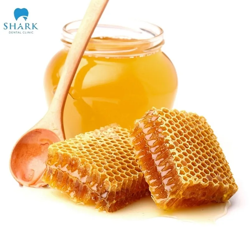 Mật ong có tính kháng khuẩn cao, có thể dùng để trị hôi miệng hiệu quả