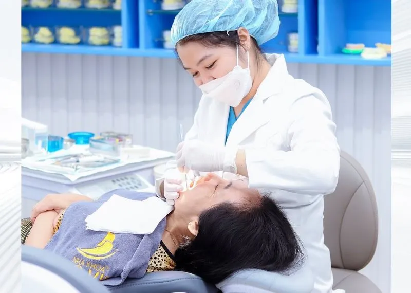 Khách hàng được bác sĩ chuyên môn cao điều trị tại phòng khám riêng biệt
