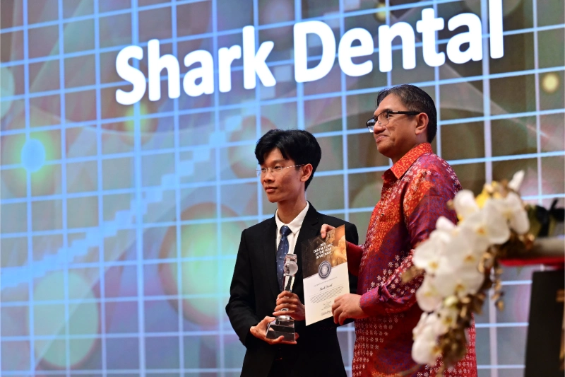 Nha khoa Shark được vinh danh tại Global Health Asia Pacific 2025 9 Nha khoa Shark vinh dự nhận giải thưởng “Dental Clinic Of The Year In Vietnam”- Phòng khám nha khoa xuất sắc tại Việt Nam