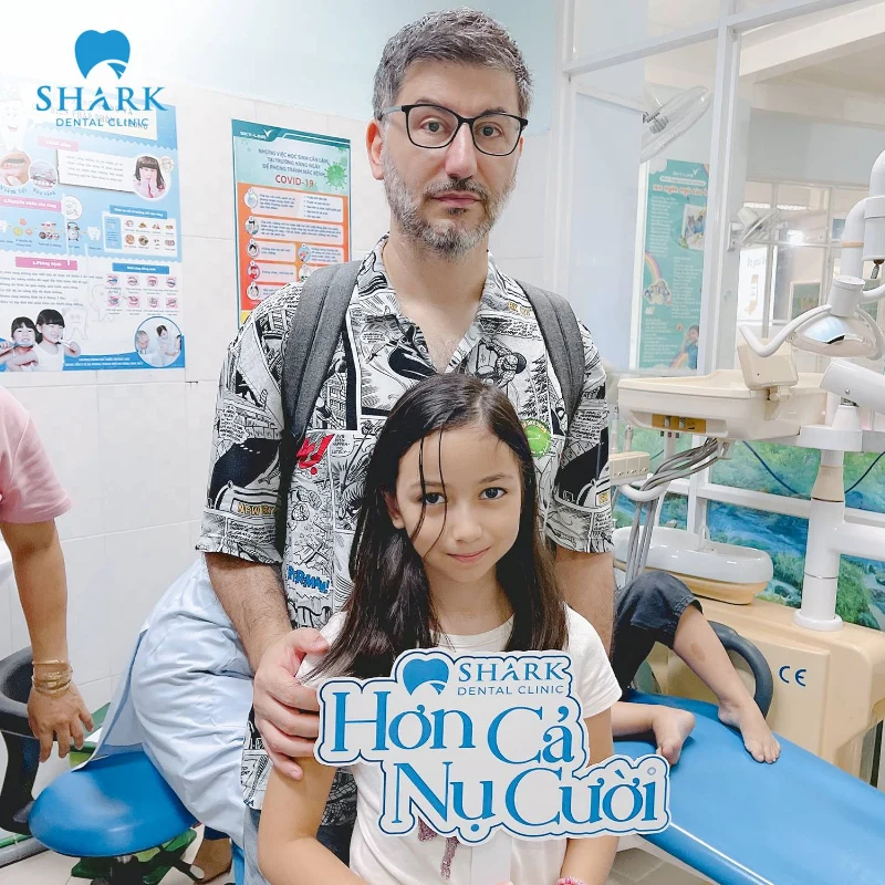Khách đến tư vấn ở Shark Dental