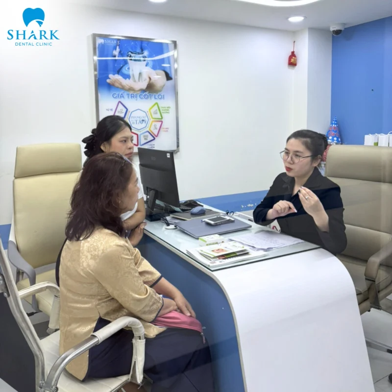 Bệnh nhân tiếp nhận điều trị ở Nha Khoa Shark