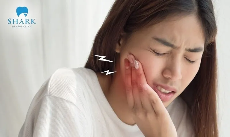 Có nên sử dụng miếng dán trắng răng Crest không? 10 Nếu có dấu hiệu kích ứng trong quá trình sử dụng, hãy ngưng sử dụng và tham khảo thêm ý kiến của nha sĩ.