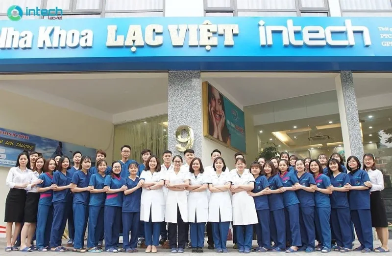 Nha khoa Lạc Việt Intech với hệ thống phòng khám uy tín tại Hà Nội cam kết mang đến dịch vụ nha khoa chất lượng, an toàn