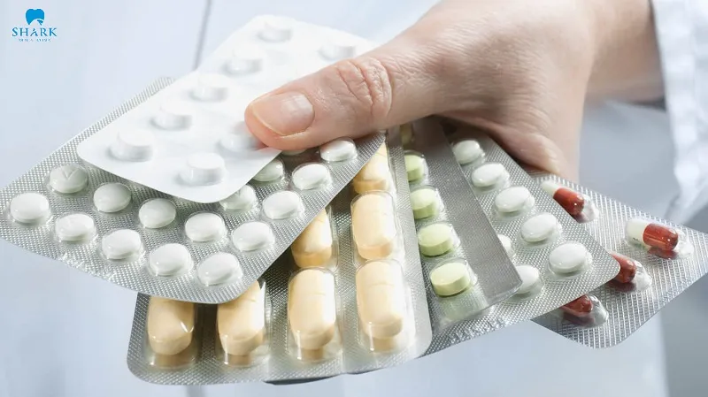 Sử dụng thuốc kháng sinh dài ngày dễ làm đen ở mặt trong