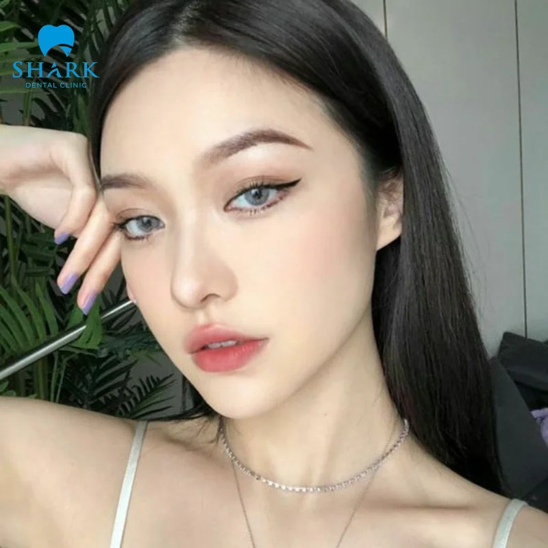 Top 7 người nổi tiếng có răng hô vẫn đẹp và duyên dáng 17 Trang điểm đôi mắt trông thu hút hơn