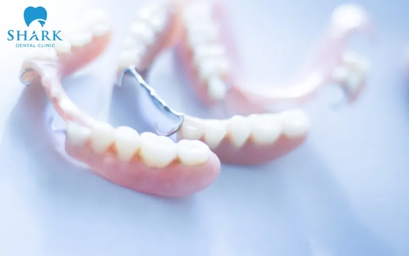 Sử dụng hàm giả tháo lắp là một trong những giải pháp phục hình răng giúp cải thiện tính thẩm mỹ nhanh chóng