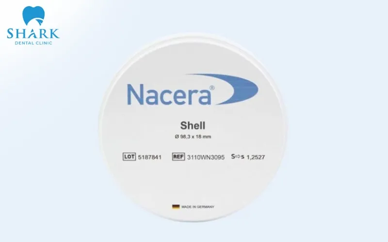 Răng sứ Nacera Shell là dòng sứ nguyên khối với độ bền 1200 Mpa và phù hợp bọc sứ thẩm mỹ và phục hình Implant