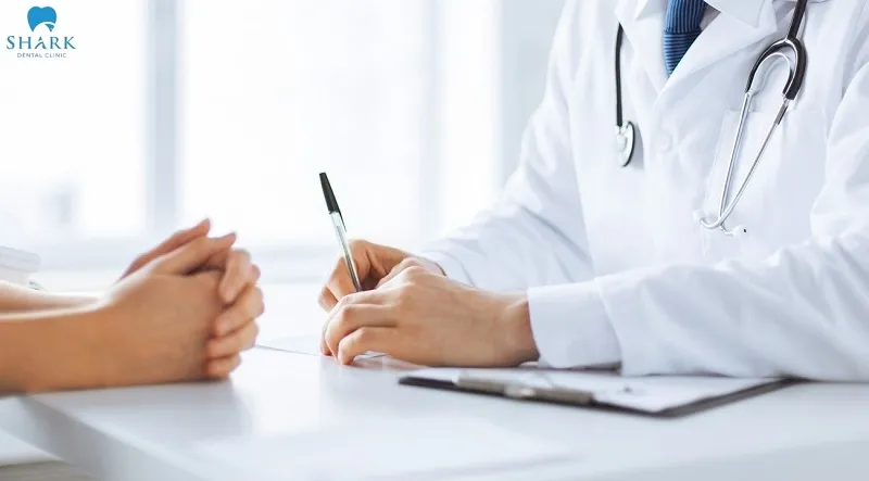 Răng trám có niềng được không? Cần lưu ý gì? 7 Cần tuân thủ theo đúng lịch tái khám của bác sĩ để theo dõi tiến trình niềng răng