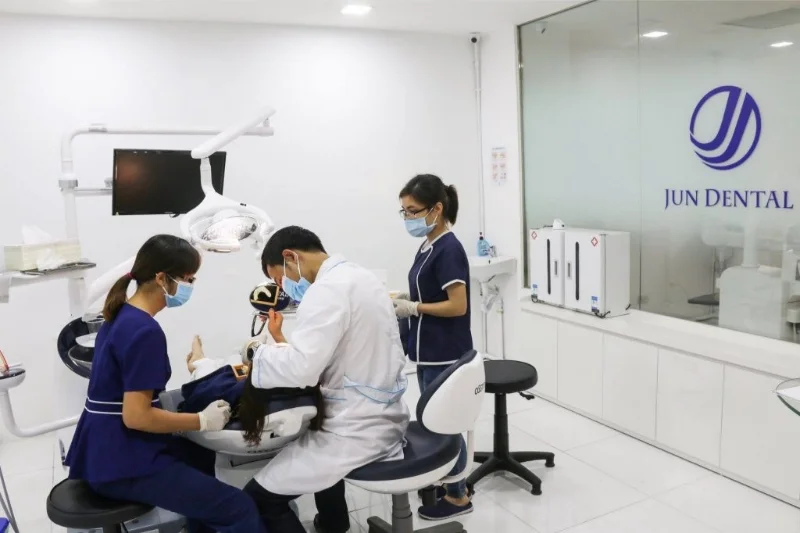 TOP 16 địa chỉ trám răng ở Hà Nội uy tín với mức giá hợp lý 27 Nha Khoa Jun Dental là nha khoa có quy trình và công nghệ hiện đại được chuyển giao từ Hàn Quốc