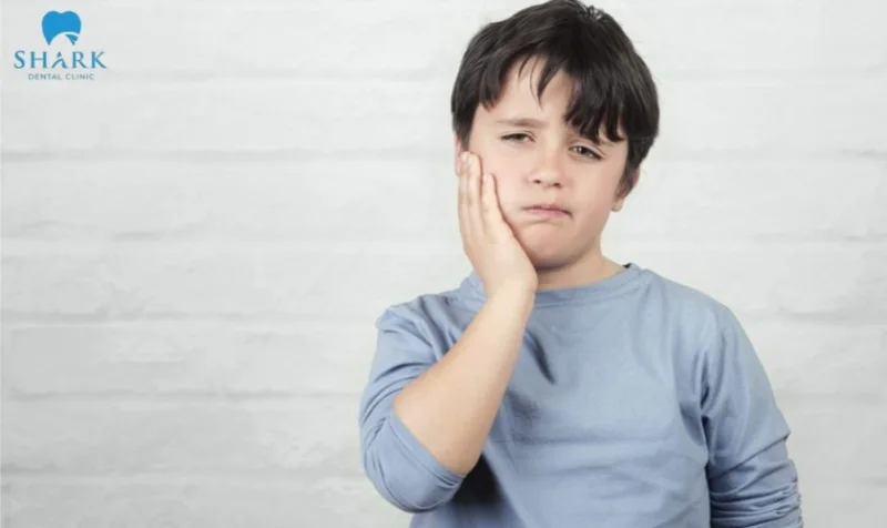 Trẻ bị sâu răng hàm có mọc lại không? Nguyên nhân vì sao? 8 Sâu răng hàm ở trẻ xuất phát từ nhiều nguyên nhân khác nhau