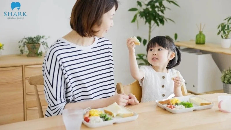 Trẻ bị sâu răng hàm có mọc lại không? Nguyên nhân vì sao? 13 Bổ sung nhiều thực phẩm giàu canxi cho bé để giúp răng chắc khỏe