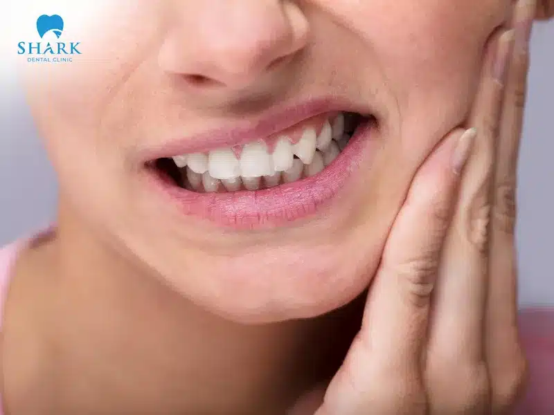 Nhổ răng xong bị đau có thể do kỹ thuật hoặc các tác động khác