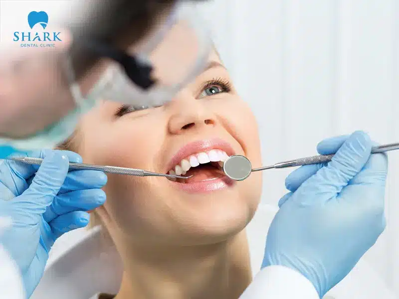 Vệ sinh răng miệng sạch sẽ để tiến hành mài cùi răng bọc sứ