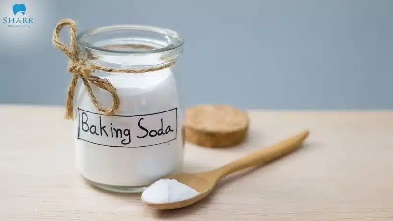 Baking Soda có khả năng tẩy trắng bề mặt răng và mảng bám nhanh chóng