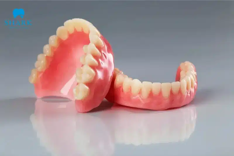 Hàm tháo lắp nhựa cứng là gì? Giá hàm giả bao nhiêu tiền? 13 Hàm tháo lắp dành cho người muốn tiết kiệm chi phí