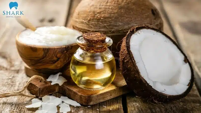 7 cách lấy cao răng lâu năm tại nhà hiệu quả và dễ thực hiện 9 Massage răng với dầu dừa mỗi ngày để loại bỏ cao răng hiệu quả