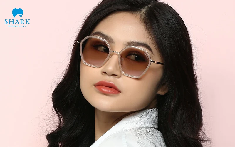 Chọn kính cho mặt vuông