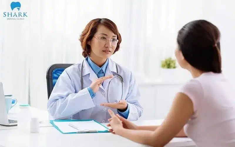 Bác sĩ giải đáp: Nhổ răng khôn bao lâu thì hết chảy máu? 11 Cần tuân theo những chỉ dẫn của bác sĩ để tránh việc làm tình trạng nặng thêm và kèm theo những rủi ro nguy hiểm