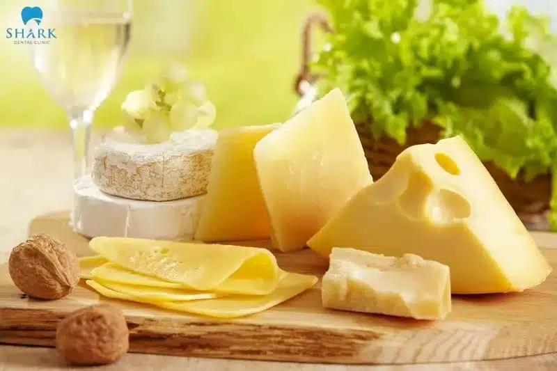 Phô mai cũng là một trong những loại thực phẩm nên bổ sung sau khi nhổ răng khôn