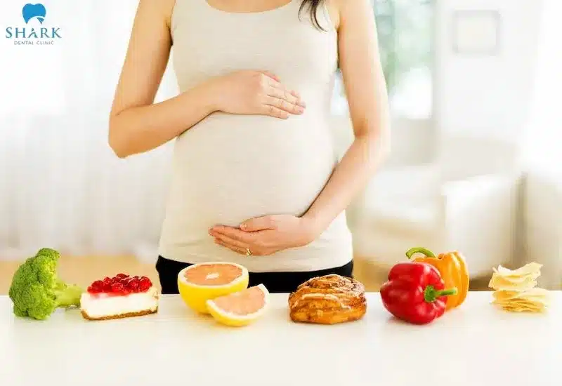 Thiếu sản men răng là gì? Cách để điều trị giảm sản men răng 10 Mẹ bầu trong giai đoạn thai kỳ không bổ sung đầy đủ canxi hoặc fluor, nguy cơ cao thai nhi sẽ mắc phải giảm sản men răng