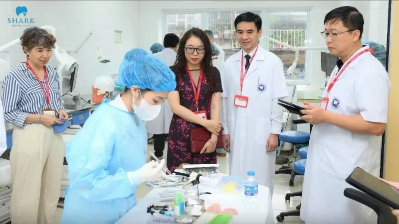 Bệnh viện Đại Học Y Hà Nội quy tụ đội ngũ bác sĩ giỏi, dày dặn chuyên môn và kinh nghiệm