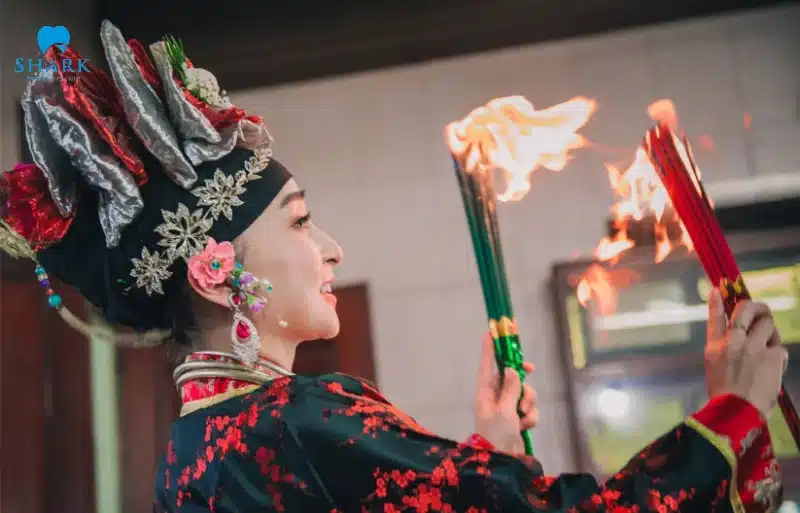 Gương mặt người có căn đồng có đặc điểm gì để nhận biết? 16 Mở phủ trình đồng