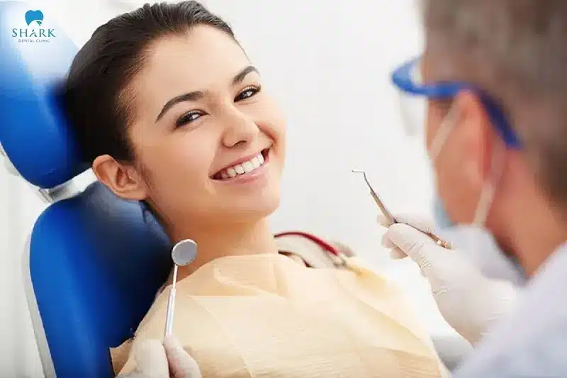 Nên chọn nhổ răng khôn tại những nha khoa uy tín, chất lượng thay vì ưu tiên giá rẻ nhằm bảo vệ an toàn cho sức khỏe