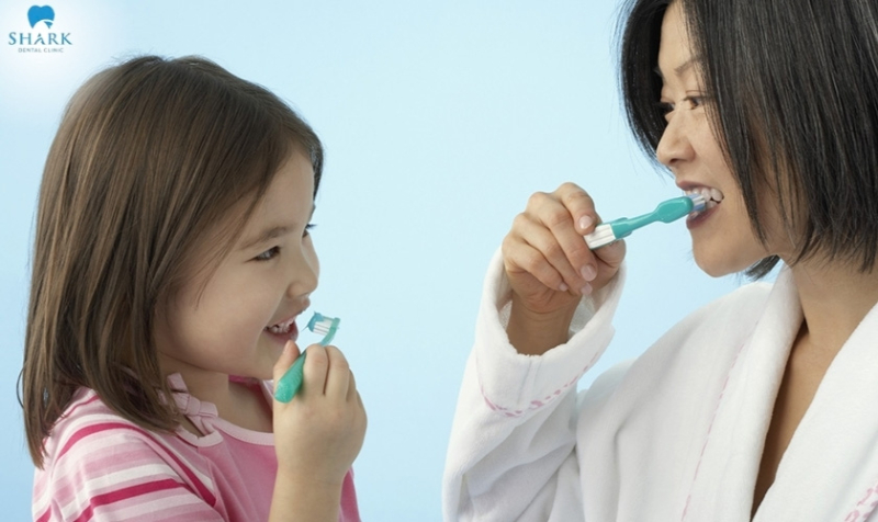 Sâu răng trẻ em: Dấu hiệu sâu răng và cách trị sâu răng trẻ em 17 Vệ sinh răng miệng đúng cách để phòng sâu răng trẻ em