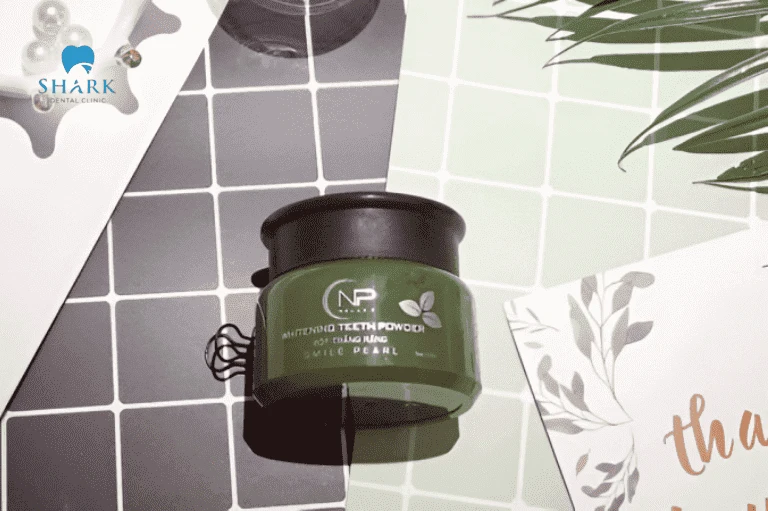 Bột tẩy trắng răng Nelly.P với thành phần hoàn toàn từ thảo mộc thiên nhiên