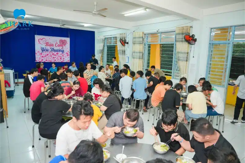Mang đến suất ăn yêu thương cho các trẻ em mồ côi nhân dịp Trung thu