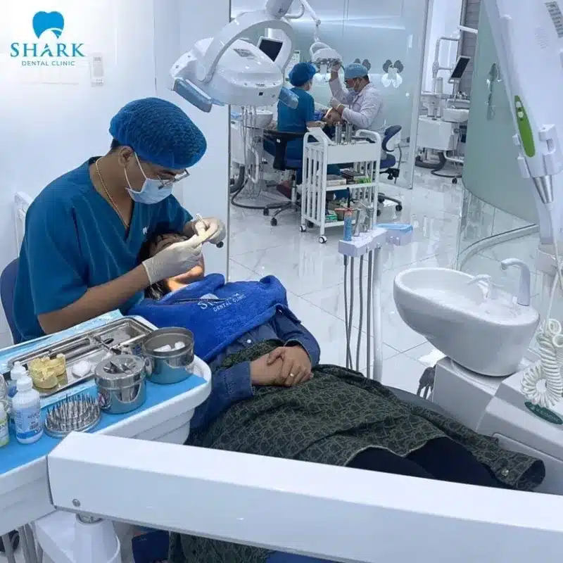 Bác sĩ giải đáp: Răng khấp khểnh có bọc sứ được không? 15 Nha Khoa Shark là địa chỉ uy tín trong lĩnh vực bọc sứ cho răng khấp khểnh