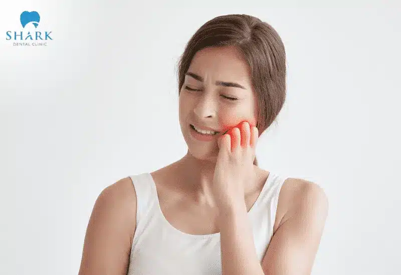 Tác hại của việc trám răng và cách phòng tránh hiệu quả 8 Ê buốt răng kéo dài là dấu hiệu thường gặp của việc trám răng sai kỹ thuật