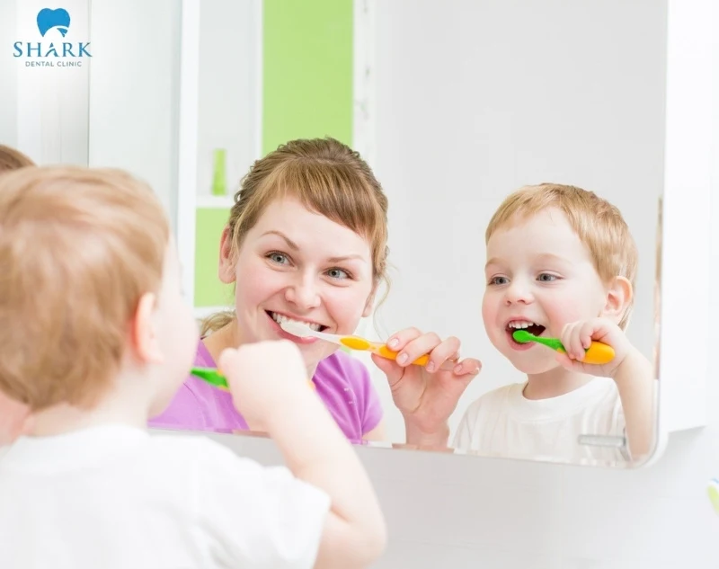 Trẻ bị sâu răng ăn vào tủy: Nguyên nhân, dấu hiệu và quy trình điều trị 10 Hướng dẫn trẻ đánh răng đúng cách